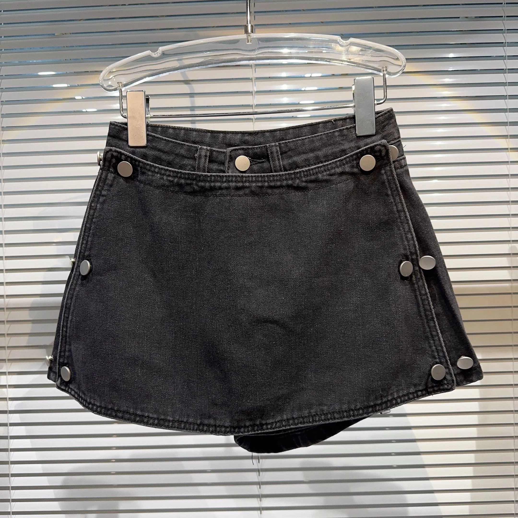 กระโปรงยีนส์ทรงตรงเอวสูงสำหรับสาวๆ รุ่นใหม่ กระโปรงยีนส์ทรงตรง กระโปรงยีนส์ทรงตรงสำหรับฤดูร้อน