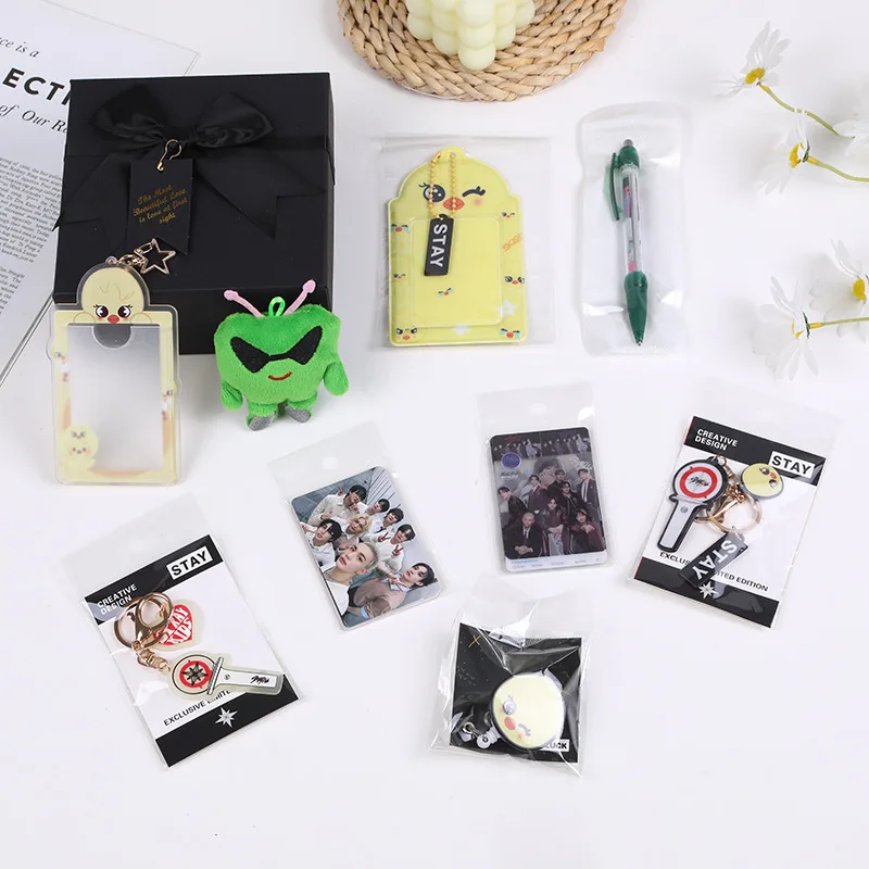 صندوق مجموعة بضائع المشاهير الجديد من SK مع بطاقة مجموعة المشاهير بنفس النمط هدية تذكارية قابلة للجمع