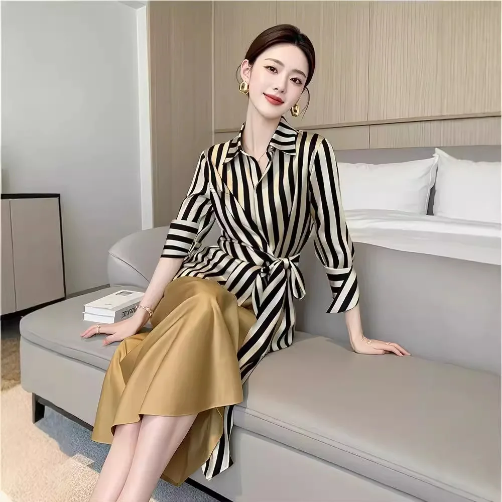 

Autumn wear a complete set of high-end temperament Muse Fan high-end Xiaoxiang commuter striped shirt skirt suit women