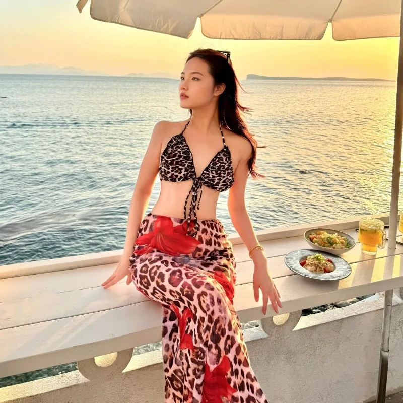 

2025 комплект бикини с леопардовым принтом, женский комплект Y2K Savage Cover Up & Resort To Yacht Vacay, сексуальный купальник из трех предметов, пляжный комплект с горячими источниками