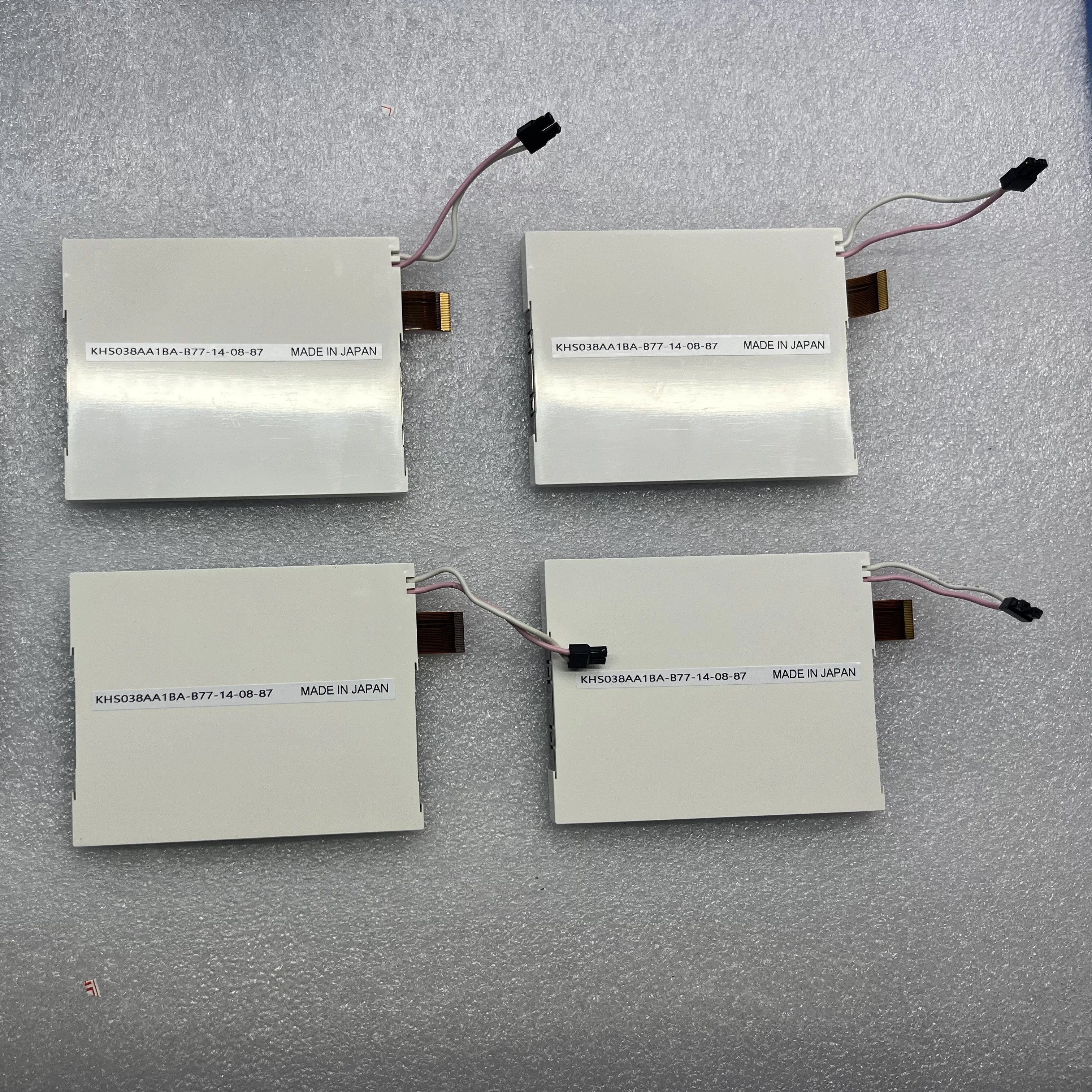 

KHS038AA1BA-B77-14-08-87 LCD Display Modules