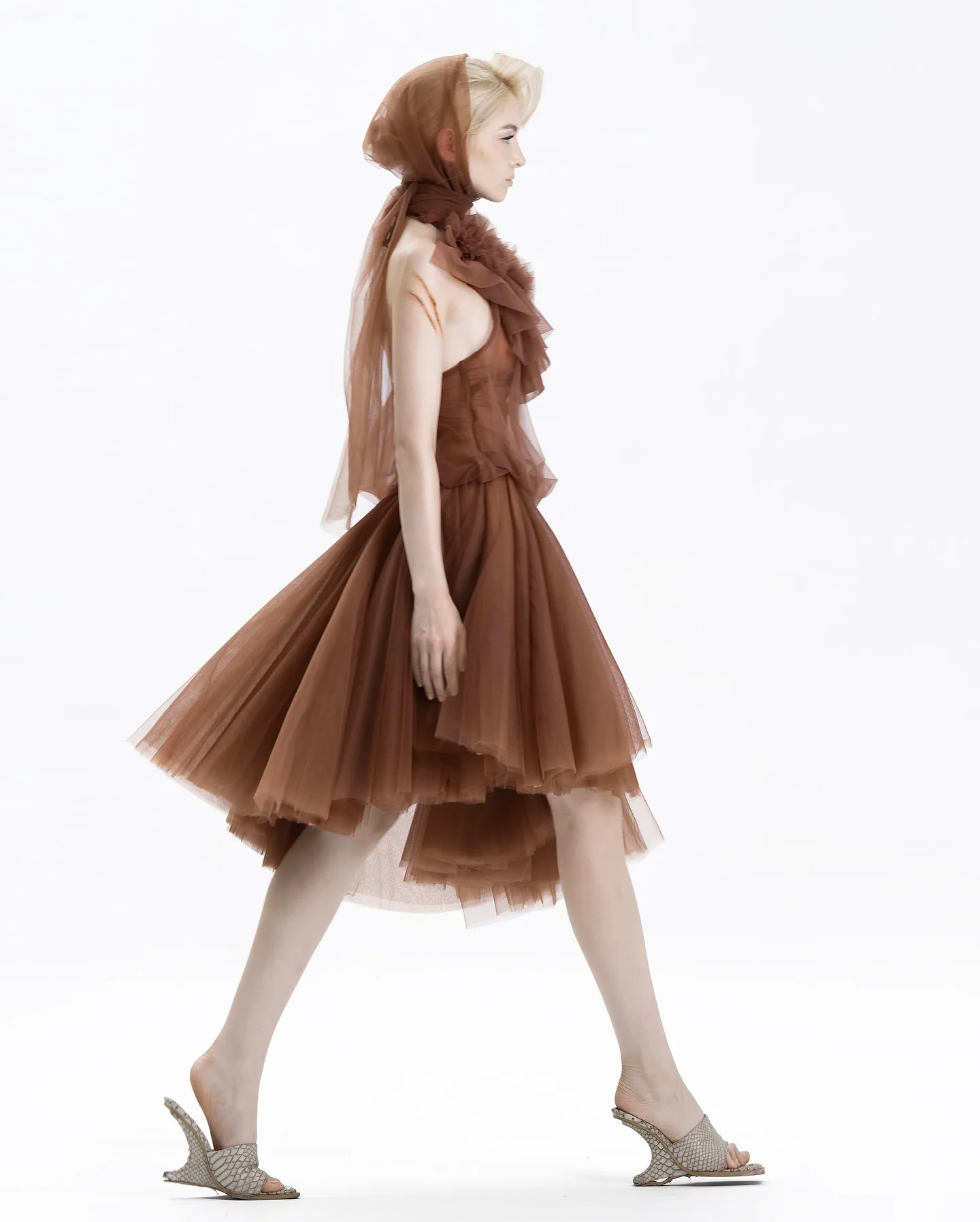 Elegante marrom de malha de gola alta vestidos de baile chique sem mangas chiffon midi vestido de festa inchado em camadas tule floral vestido de festa linha a