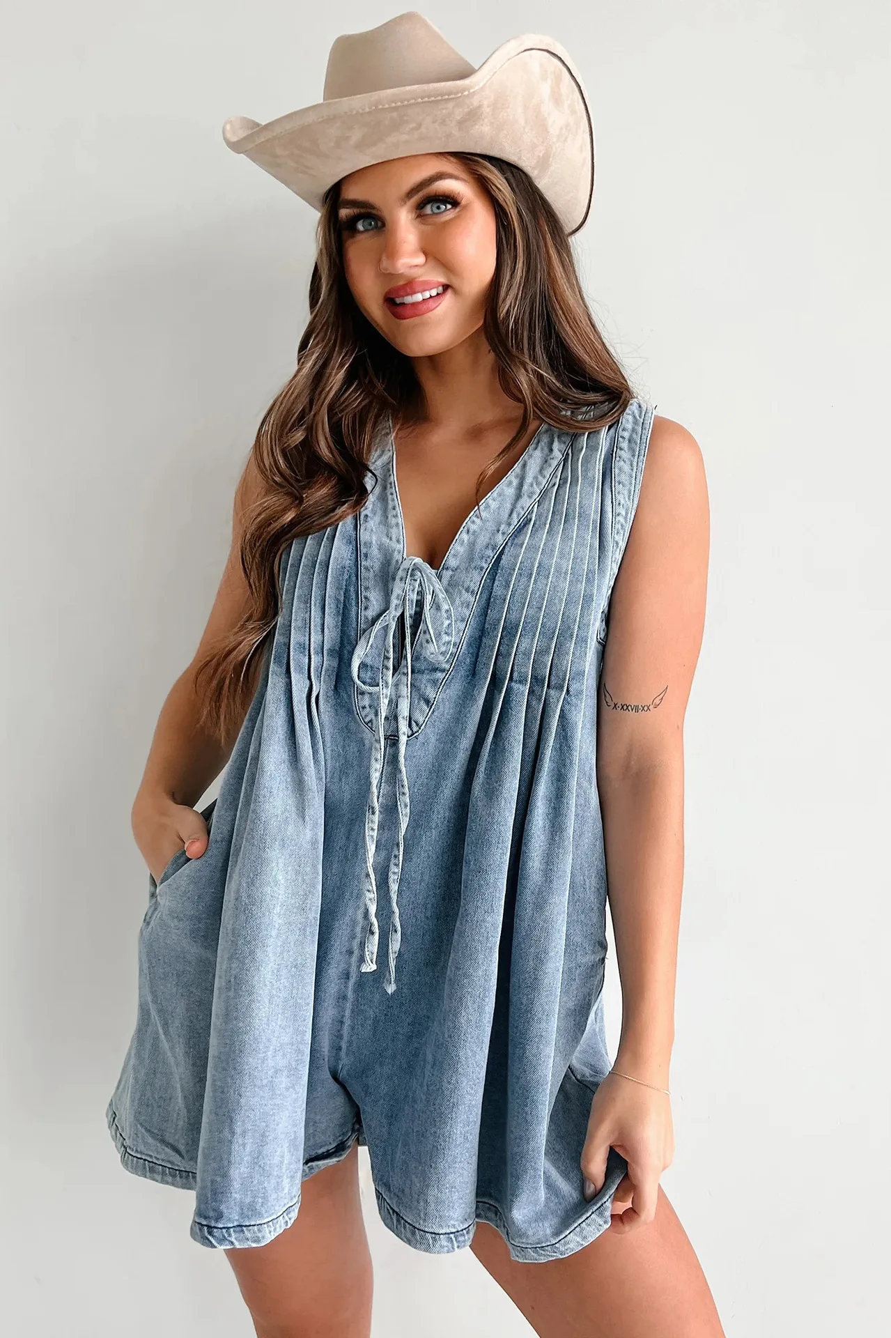 Vrouwen Diepe V-hals Lace-up Denim Jumpsuit Shorts Rompertjes Vrouwelijke Geplooide Mouwloze Broek uit één stuk Zijzak Streetwear