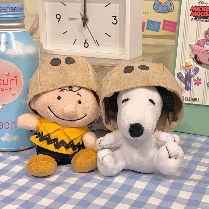 9cm Snoopy Cartoon Charlie Brown portachiavi simpatico sacchetto di carta copricapo mascherato Kawaii peluche bambola Anime peluche per regalo di