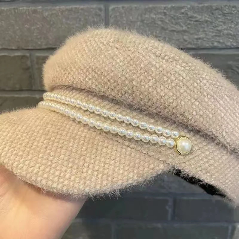 قبعة عسكرية قطيفة باللؤلؤ على الطراز البريطاني للنساء ، قبعة سوداء وبيضاء ، موضة ، شتاء