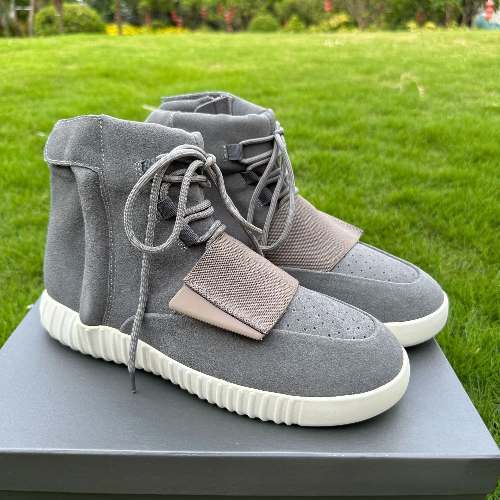 

Fleece warm high-top shoes, European and American leather large-size sports couples tide shoes increase in height