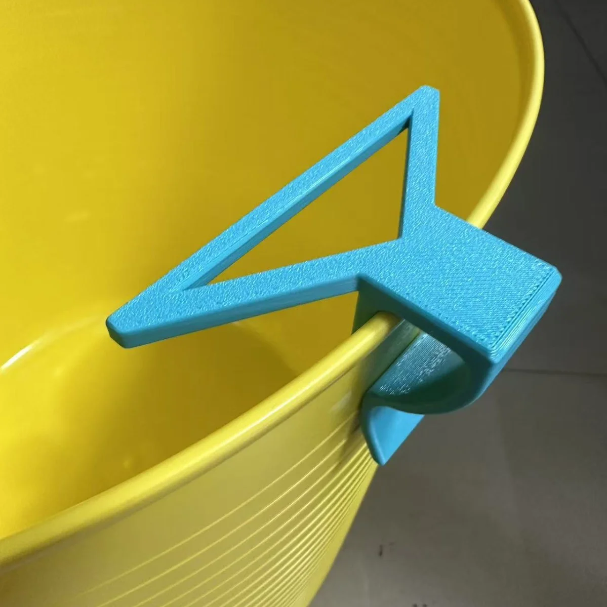 1pc Paint Brush Cleaner Scraper Clip for Paint Can Edge Easy Wipe Tool for Painting Jobs
