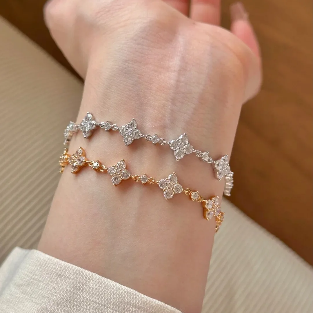 

2025 New Bracelet Light Flower Shape Fashionable and Versatile Suitable for Daily High-end Places To Wear