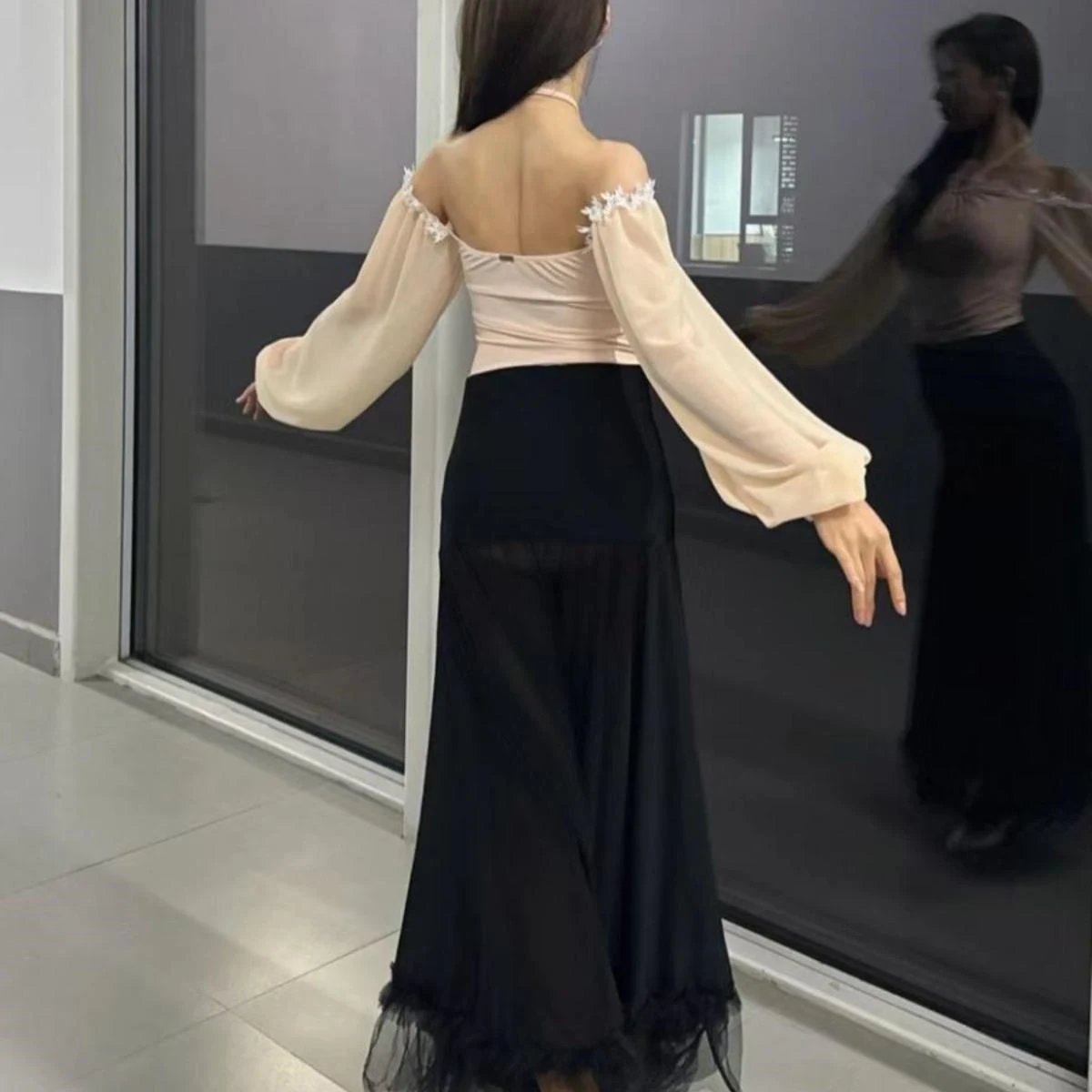 ห้องบอลรูมเต้นรําเสื้อผ้าผู้หญิงฝึกเสื้อสีดําเต้นรําบอลรูมกระโปรงผู้ใหญ่ Waltz เครื่องแต่งกายเต้นรําละติน BL14295