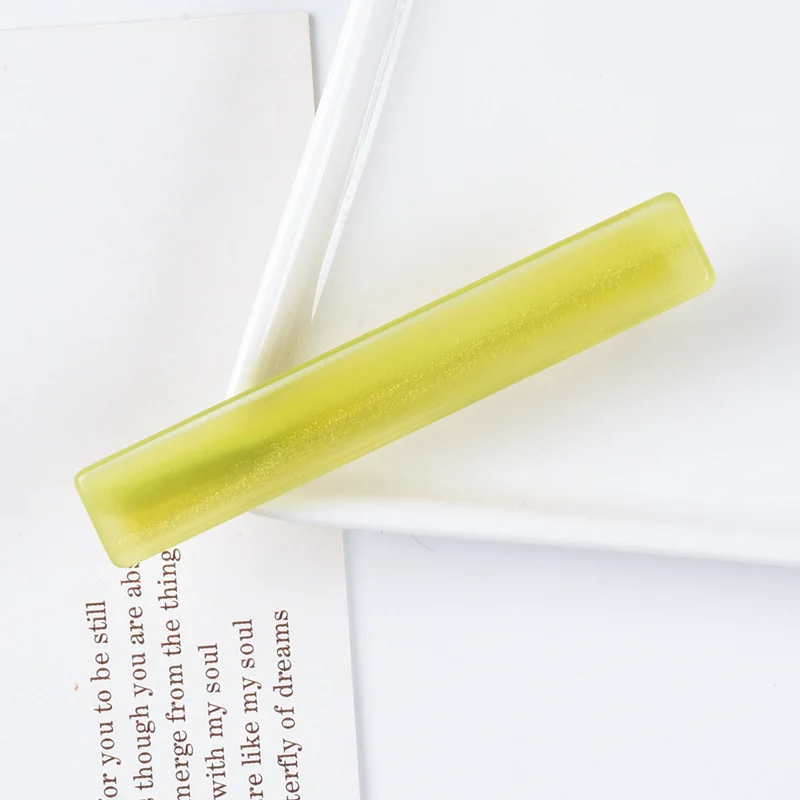 

Korean-Style Medium-Sized Acetate Hair Clip for Side Bangs, Hair Accessory, Duckbill Clip, High-Value and Elegant Hair Accessory, Simple Clip