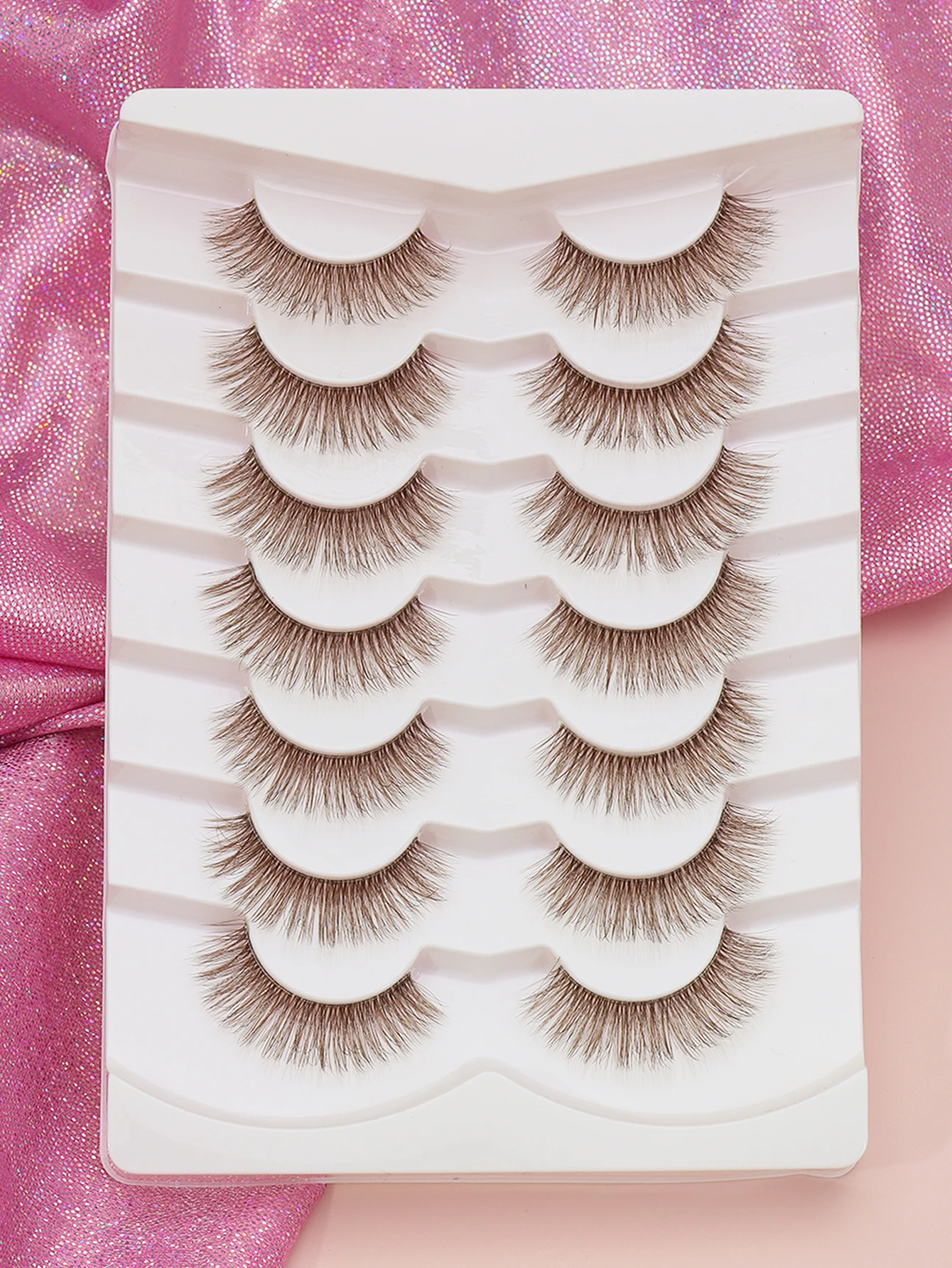 7 paia di ciglia marroni; comodo e bellissimo effetto da indossare; stile arricciatura naturale verso l'alto.