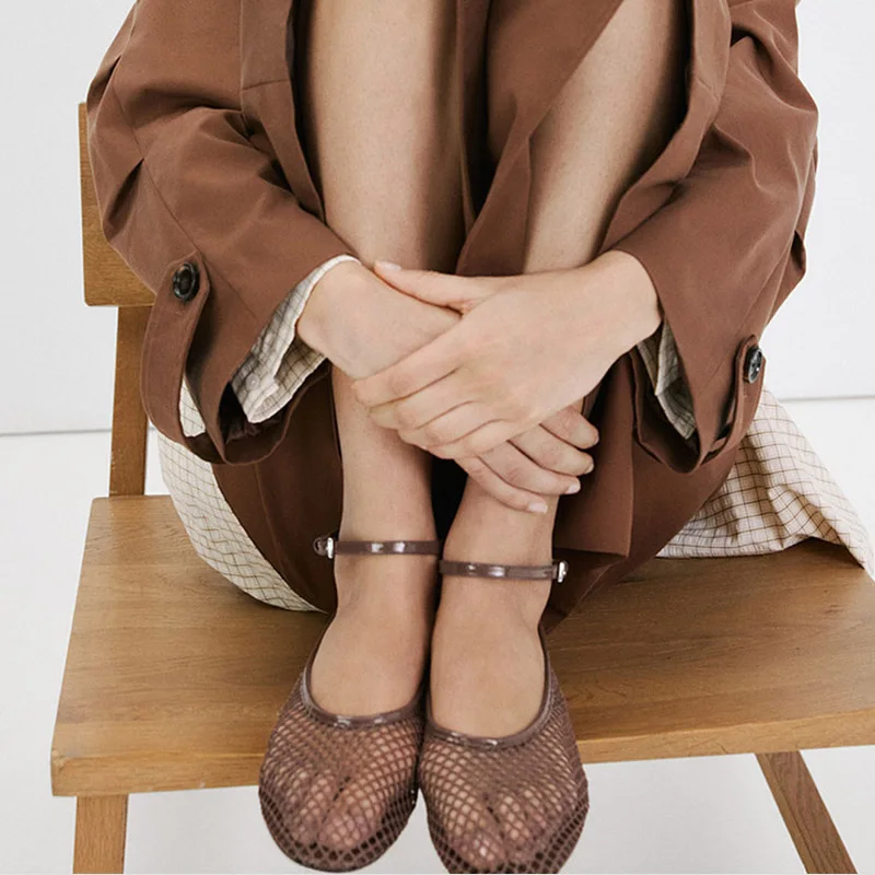 Comfortable Round Toe Buckle Strap Woman Flat Heels Fashion Design Hollow Out Breathable Mesh Female Sandals - view 3