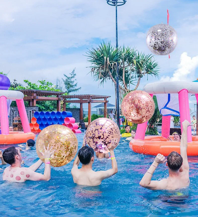 Nieuwe PVC transparante opblaasbare blauwe glitter strandbal, waterspeelspeelgoedbal, prop strandbal