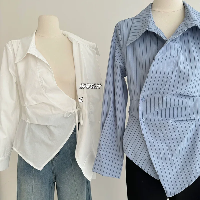 Kemeja Bergaris Elegan Wanita Vintage Blus Putih Tidak Beraturan Wanita Korea Lengan Panjang Chic Kancing Desain Ramping Atasan Baru