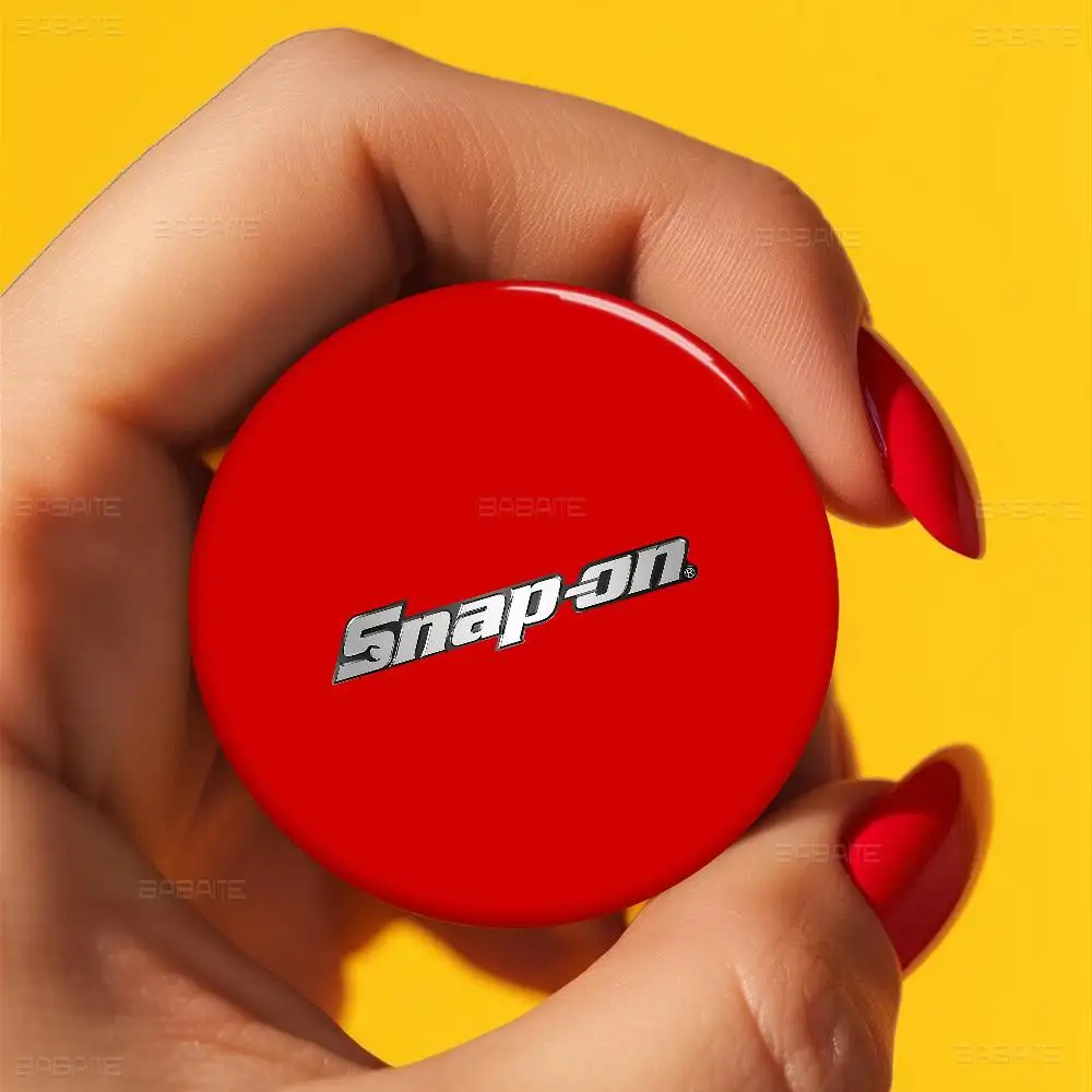 S-Snap On ロゴ入りブリキ製ソフトボタンピンブローチメタルバッジカスタムジュエリーアクセサリー帽子バッグラペル