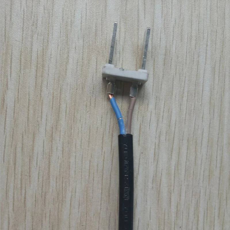 Attrezzatura automatica per la produzione di cavi con macchina per crimpare cavi a 3 pin con alimentazione a piastra vibrante e terminale di punzonatura