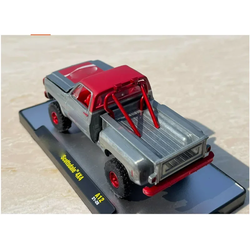 Diecast Scale 1:64 Chevy SUV  Alloy Car Model Metal Vehicle Decoration Gift Collection Display