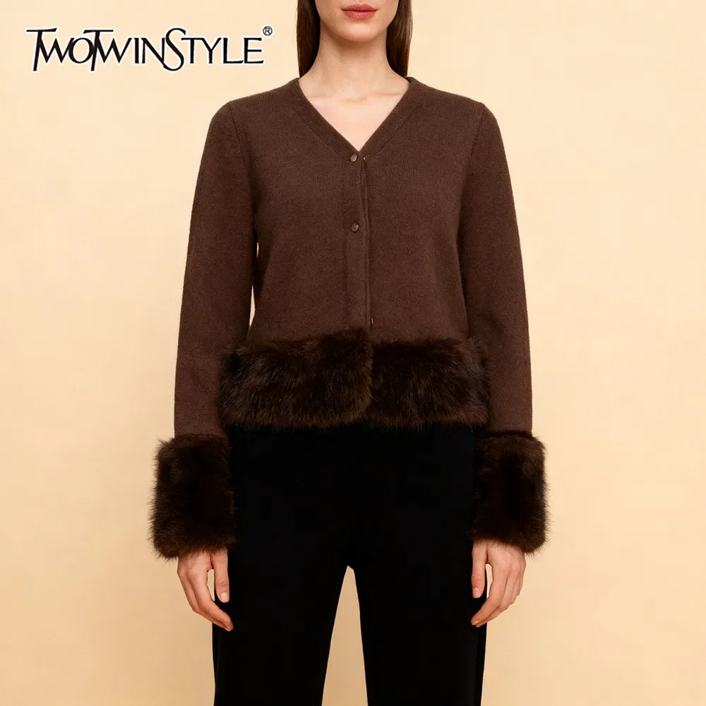 TWOTWINSTYLE مثير الصلبة تقسم الفراء تريكو للنساء الخامس الرقبة طويلة الأكمام Pathwork زر سترة قصيرة الإناث الشتاء نمط جديد #1