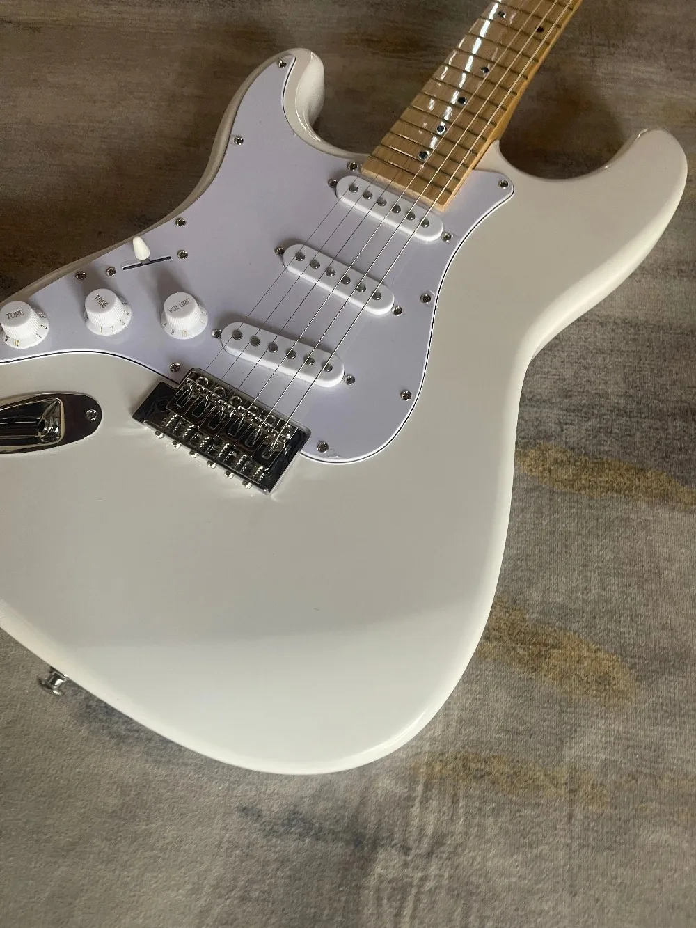 Left Hand Pure White STSS Shape Electric Guitar Maple Neck 3 Single Pickups Solid Wood Body Free Shipping SSS Pickups  Beginner
