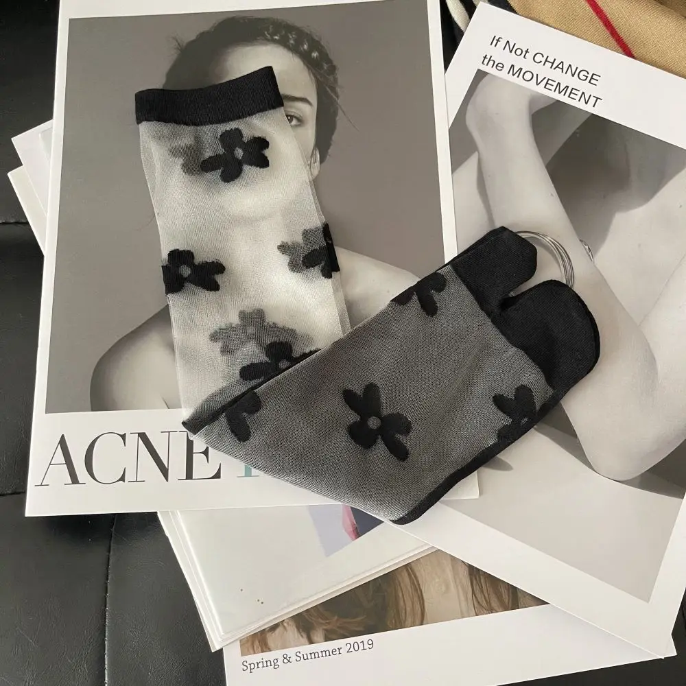 

Ultra-Thin Transparent Woman Split Toe Socks Black WHite Summer Crystal Silk Flower Hollow Out Sheer Two-Toed Japanese Tabi Sox