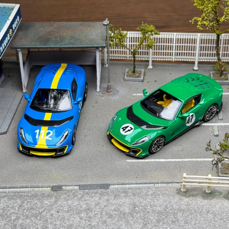 

FuelMe TOC 1:64 Scale 812C FE812C Alloy Car Model Static Decoration Collectibles Gift Toys