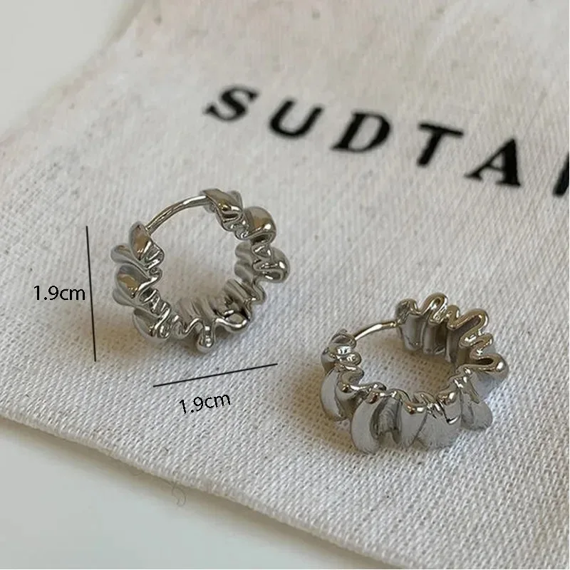 Personality Irregular Wavy Metal Hoop Earrings for Women Vintage Charm Gold Color Ear buckle Hip Hop Jewelry Accessories Gift