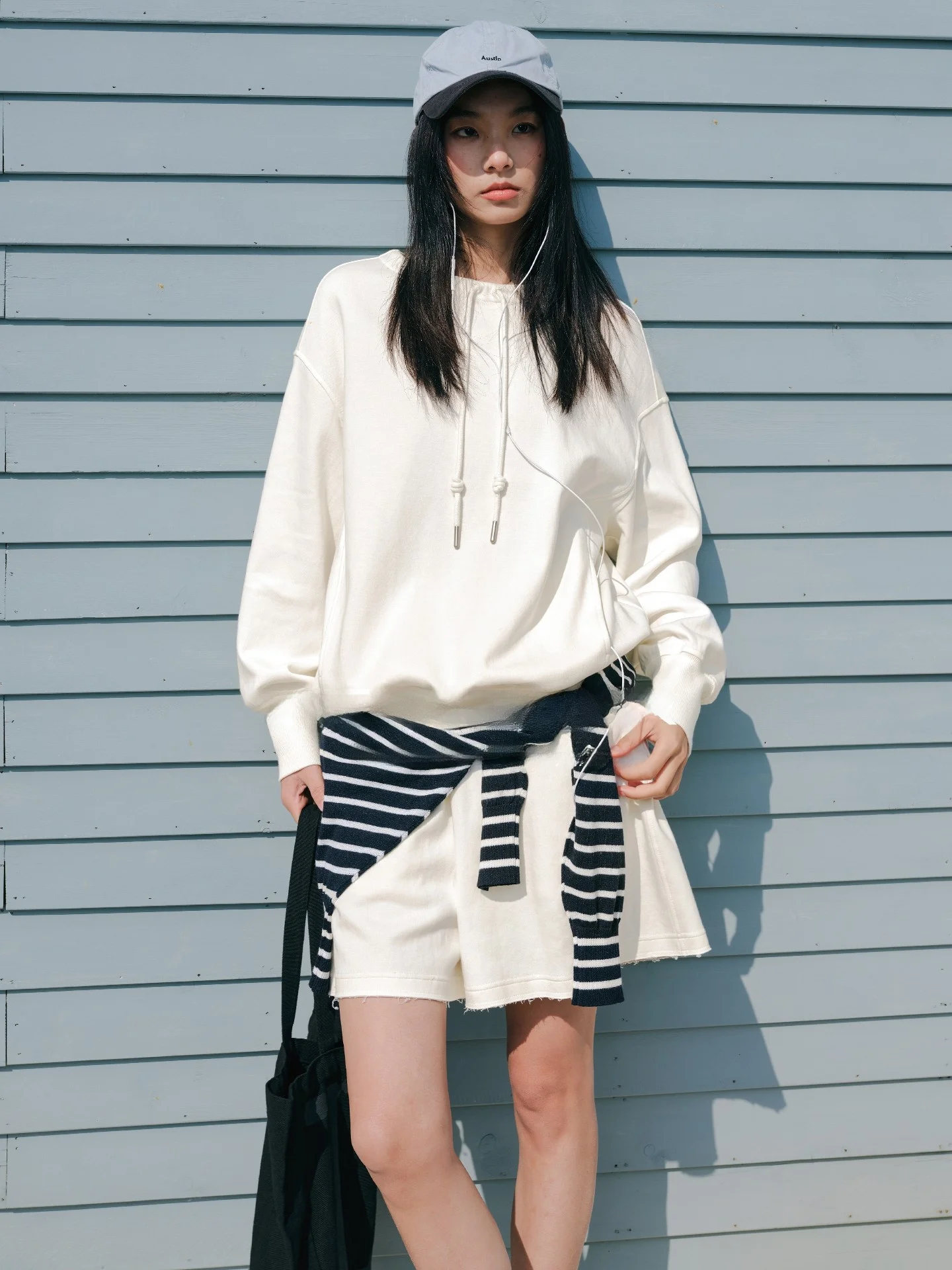 

Повседневный комплект с изображением оленя и летающей птицы в корейском стиле: спортивная толстовка и шорты, женский свободный крой, длинный рукав, круглый вырез, хлопок, полиэстер...