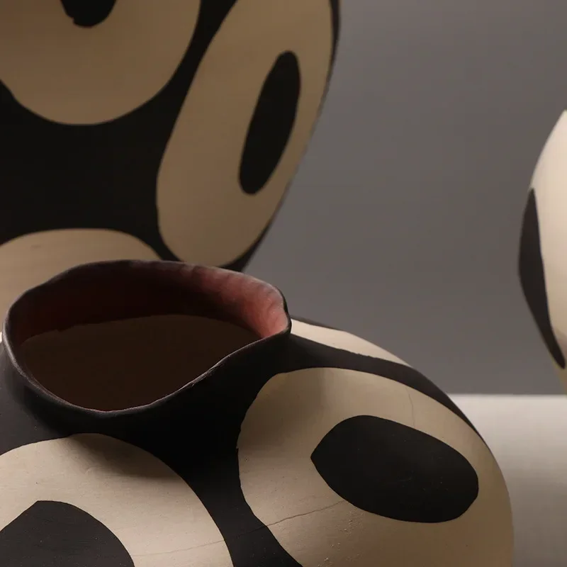 2026 Unique Ceramic Vase Hand-drawn Geometric Circles Flower Vase Flower Arrangement Accessories Porcelain Pot Home Decoration