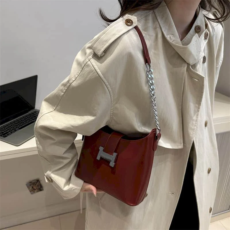 حقائب كتف أنيقة للنساء حقائب يد متعددة الاستخدامات على الطراز الكوري الصلب حقائب يد جمالية للمكتب حقائب فاخرة رائجة البيع