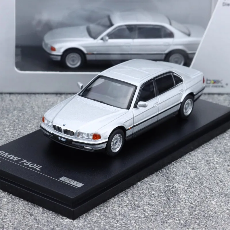 1:64 E38 750iL voiture argent/blanc, modèle de voiture en alliage moulé sous pression, cadeau d'anniversaire pour enfants, jouet pour adolescents, article décoratif.