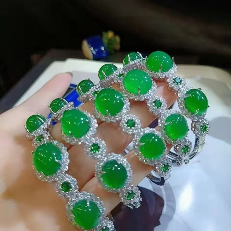 حجر اليشم الفضي عالي الجليد ، الزمرد الأخضر الكامل ، سوار الأم العقيق الأبيض