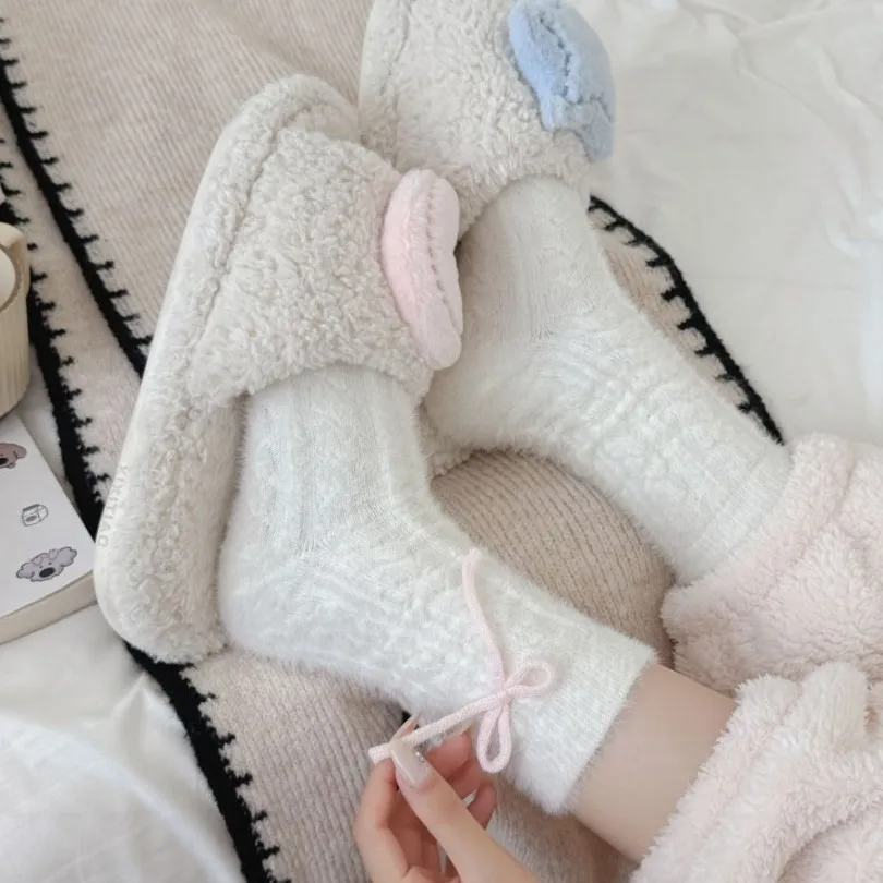 الجوارب النسائية الكورية بلون القوس Kawaii الحلو لطيف منتصف جوارب أنبوبية الشتاء سميكة أفخم الدافئة المنك الصوف جوارب يمكن السير بها على الأرض لفتاة