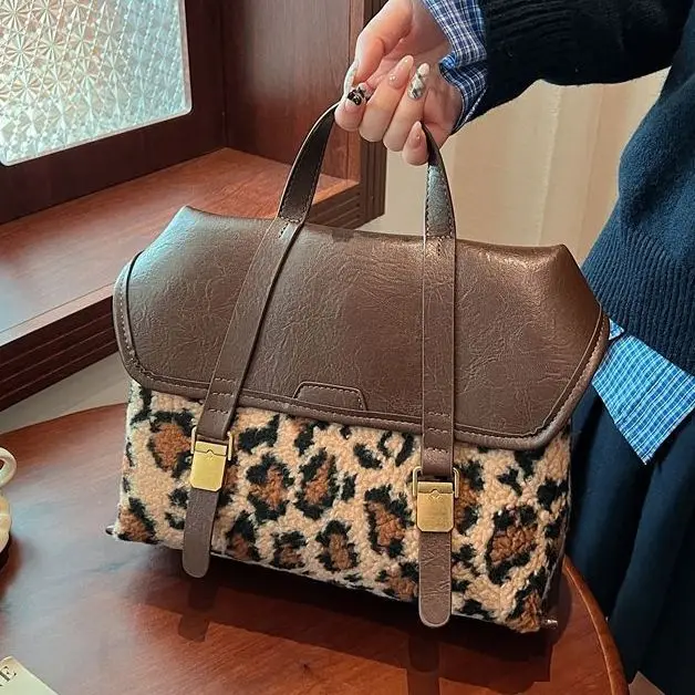 

Ретро популярный рюкзак с леопардовым принтом для девочек, женский лоскутный пушистый рюкзак большой вместимости, женская модная многофункциональная сумка на плечо