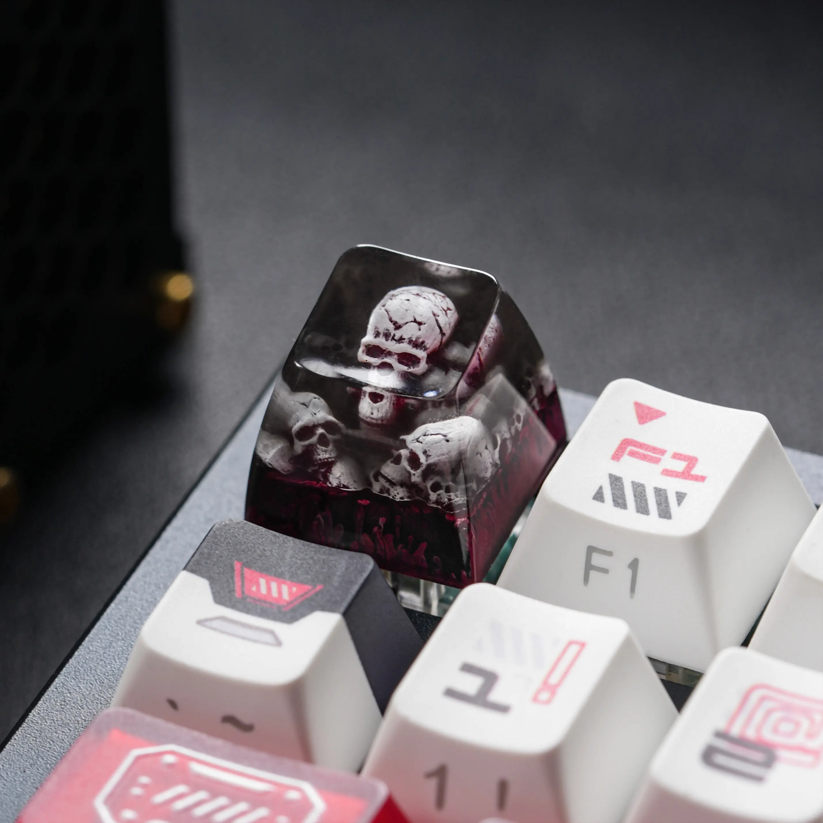 

Skull keycaps drip resin personalized gaming mechanical keyboard keycaps SA height cross axis keycaps male gif