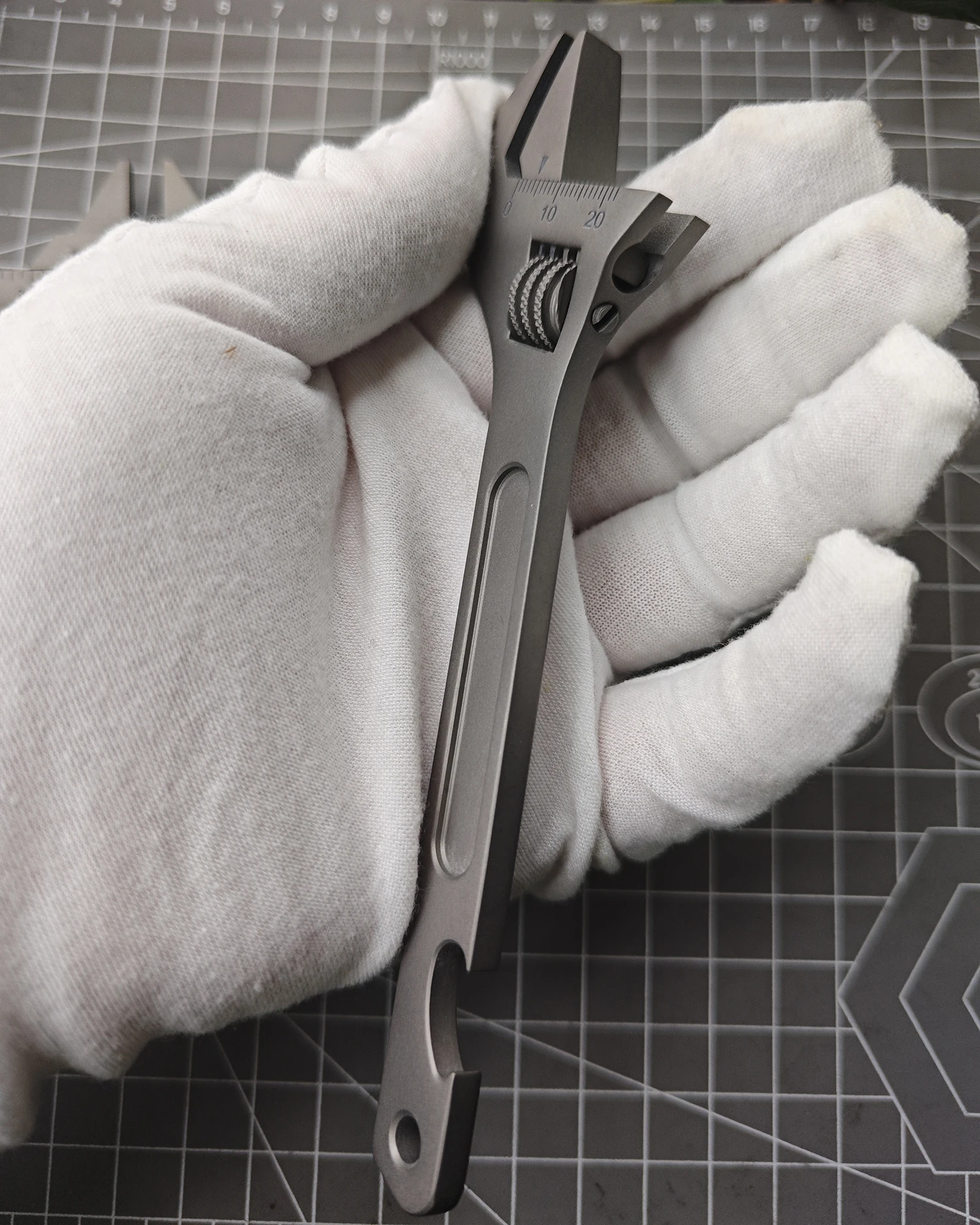 titanium alloy Non-magnetic, corrosion-resistant, lightweight and durable wrench for diving