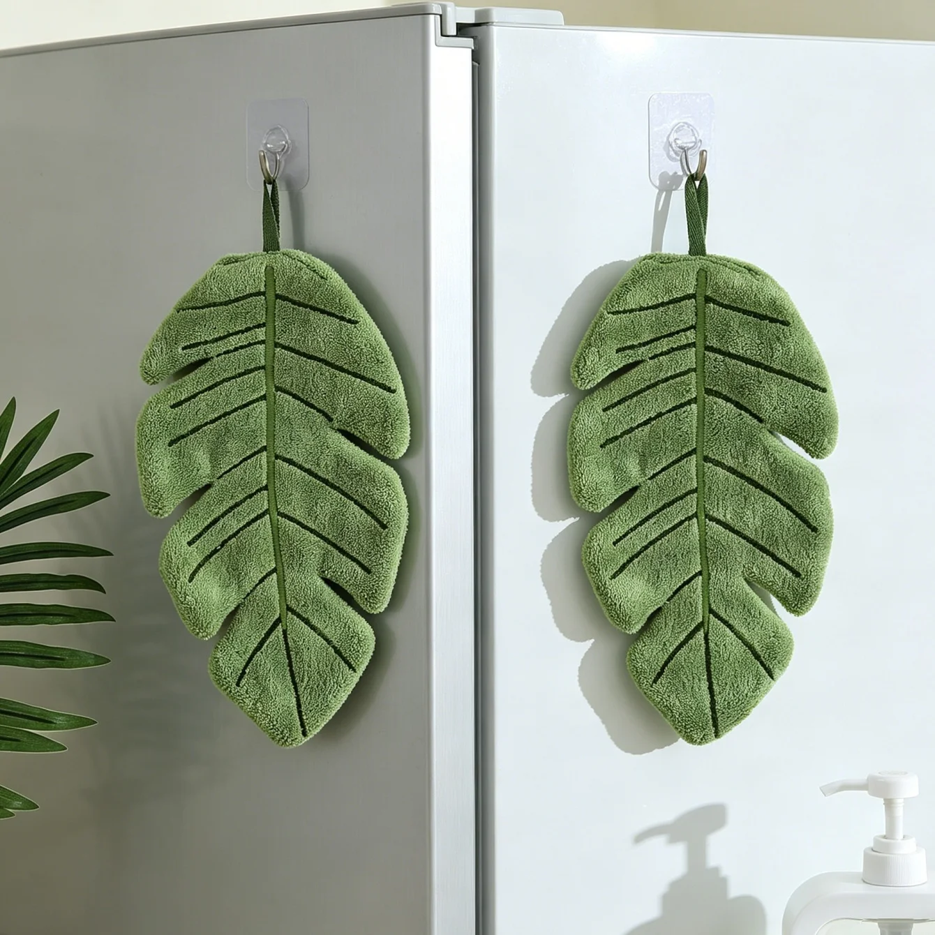 Leaf Shape Hand Towel, Creative Plant Pattern Thick Coral Velvet Hanging Towel, Super Absorbent for Kitchen Bathroom