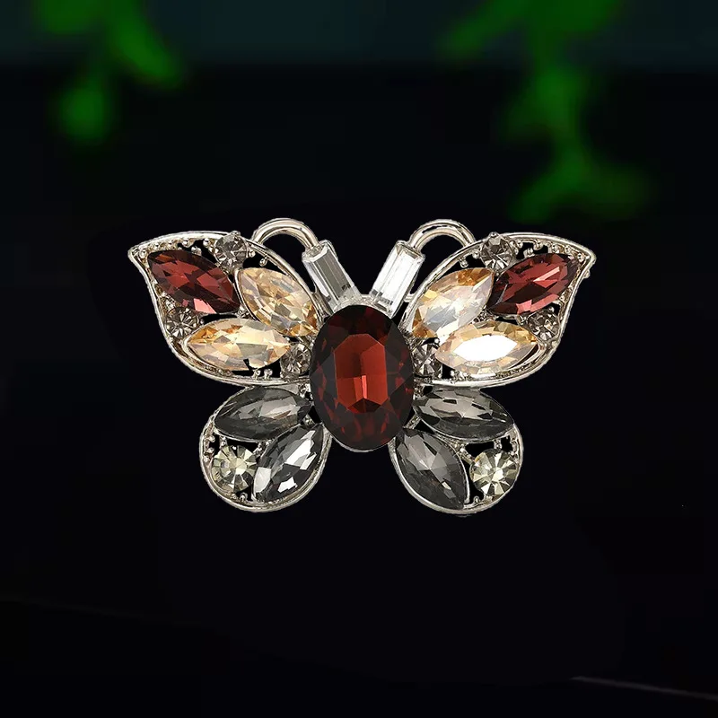 Europäische und amerikanische Retro-Schmetterlingsbrosche, Herren- und Damenaccessoires, Nachahmung von Kristall, Insektendesign, Sinn für Nische, Temperame