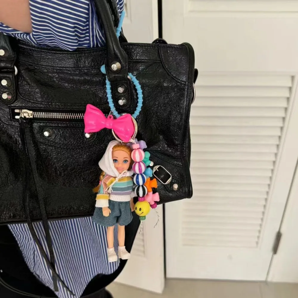 Novo chaveiro bonito boneca pingente pendurado ornamento diy mudar roupas chaveiro saco decoração para boneca barbie