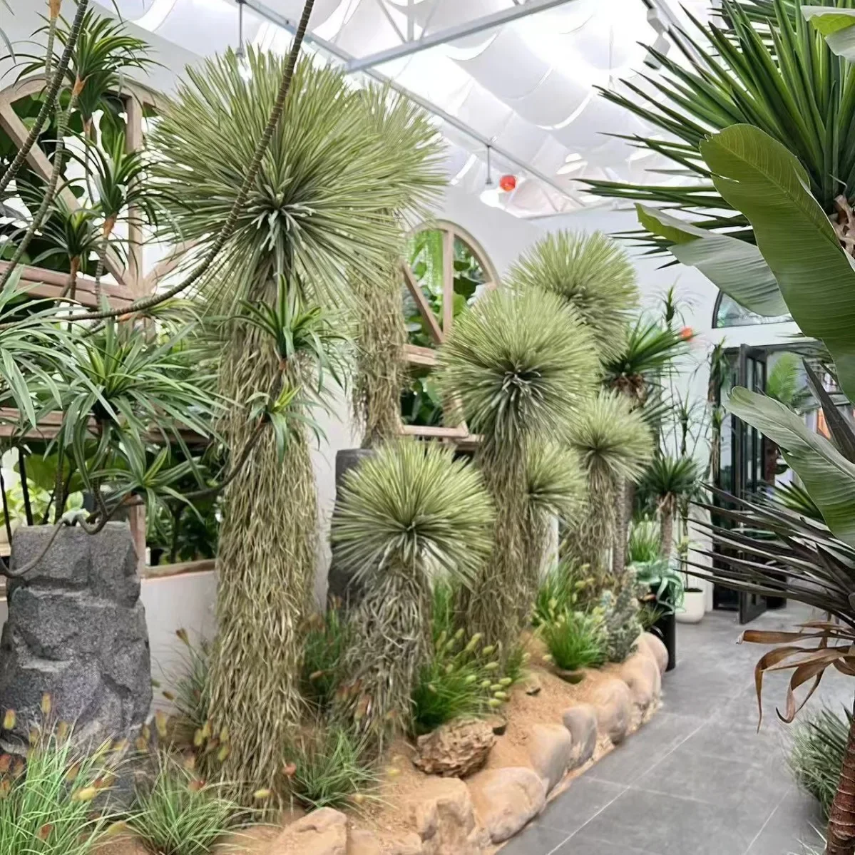 Simulation of Tropical Desert Plants with Yang Sand Plants Landscaping Large Floor-to-Floor Potted Plants Scarecrow