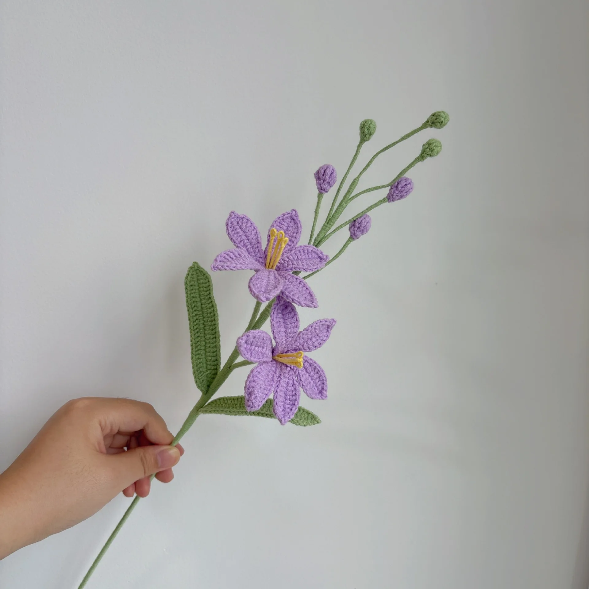 Gehäkelte Mars-Orchideen-Zweige, niedlicher handgestrickter Blumenstrauß, kreative künstliche Pflanzen, Raumdekoration, Geschenk – Detail 6