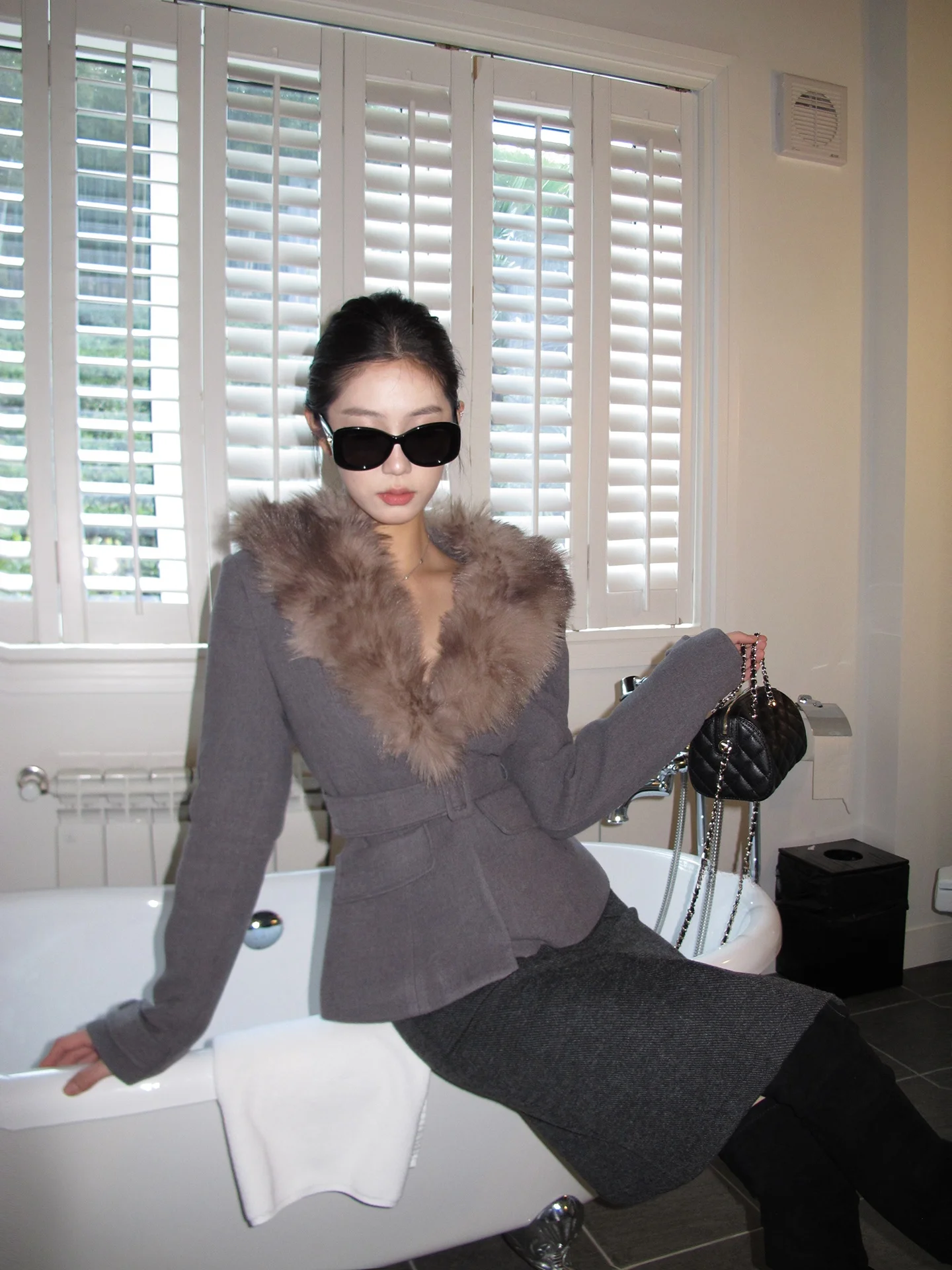 

Элегантное женское пальто с поясом, меховым воротником и широкими лацканами, осенне-зимняя новинка, премиум-класс, женский костюм