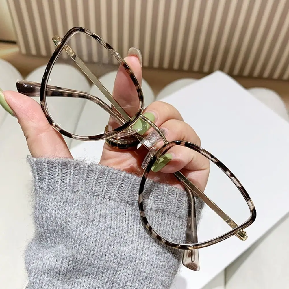 2024 Unique Cat Eye Glasses Retro Fashion Anti Blue Light Glasses Women Men Metal Frame Computer Reading Glasses