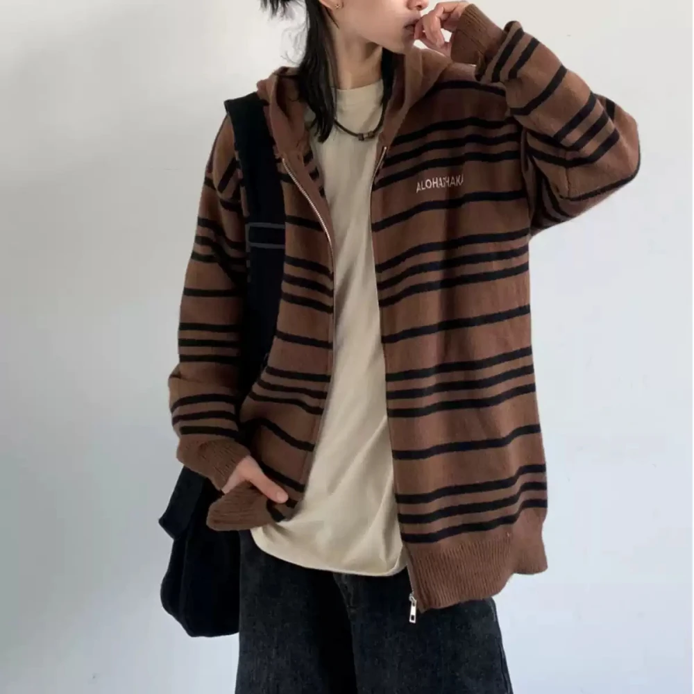 Amerykańska moda uliczna para sweter dziergany wysokiej jakości sweter w paski w stylu vintage mężczyźni kobiety koreańska modna bluza z kapturem płaszcz w stylu Preppy