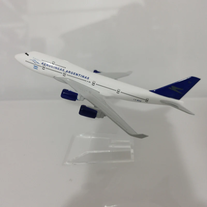 JASON TUTU Aerolineas Argentinas Boeing 747 Aircraft Diecast Metal 1/400 Scale Miniature Airplane Model Planes Drop shipping