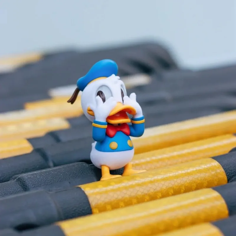 Boîte aveugle Disney Donald Duck Daisy Club, poupée mignonne, figurine tendance, cadeau, ornements périphériques de bureau