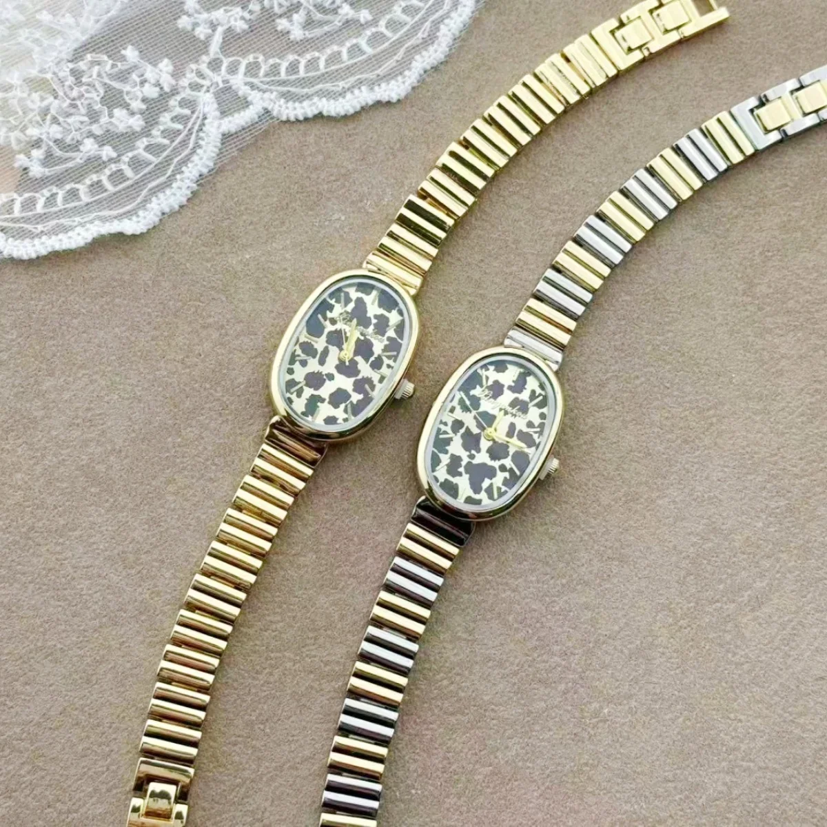 ساعات نسائية أنيقة بمينا بيضاوي عتيق مع سوار ساعة من سبائك الزنك بطبعة الفهد للارتداء اليومي وإكسسوارات الأزياء وهدايا العيد