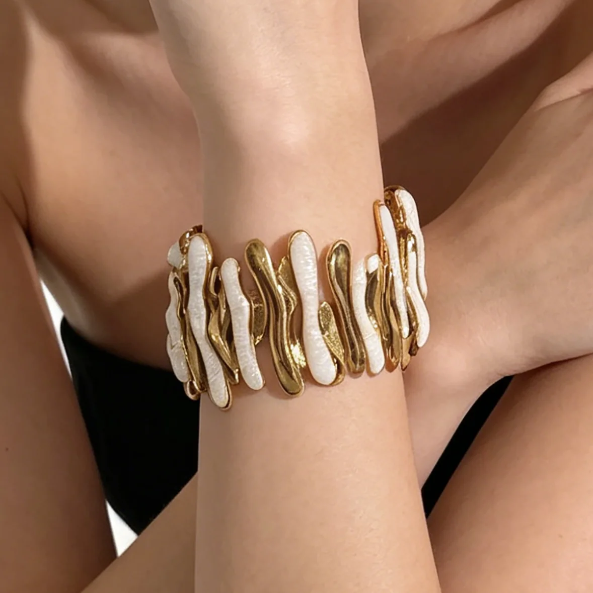 Bold Coral Gold White Pink Enamel Wavy Bracelet Women Chunky Irregular Wave Cuff Bangle Abstract Fluid Statement Jewelry Modern