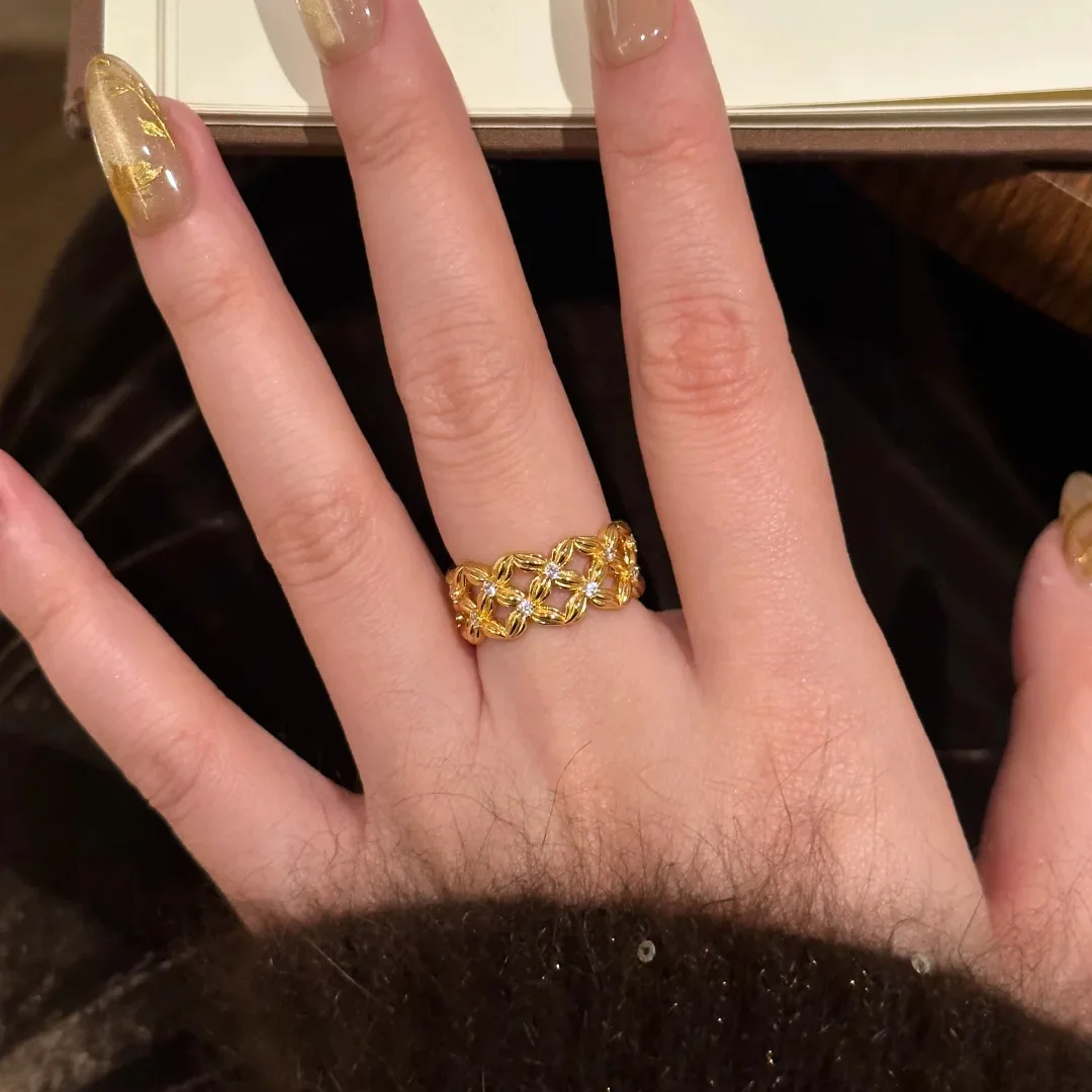 Charm Shining high-grade Exquisite Style Retro Hollow out Glossy Flower rings for women Dot Diamond Fashion Ring Jewelry Gift