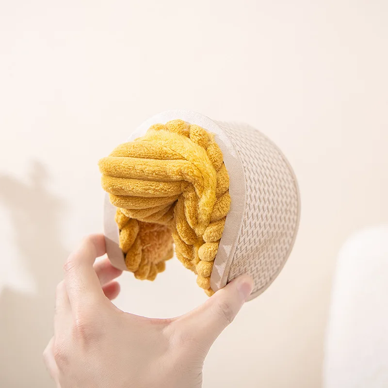 شباشب قطنية سكنية جديدة عالية الجمال لعام 2025 لخريف وشتاء المرأة من القطن الدافئ بالسحب مع شباشب مشعر