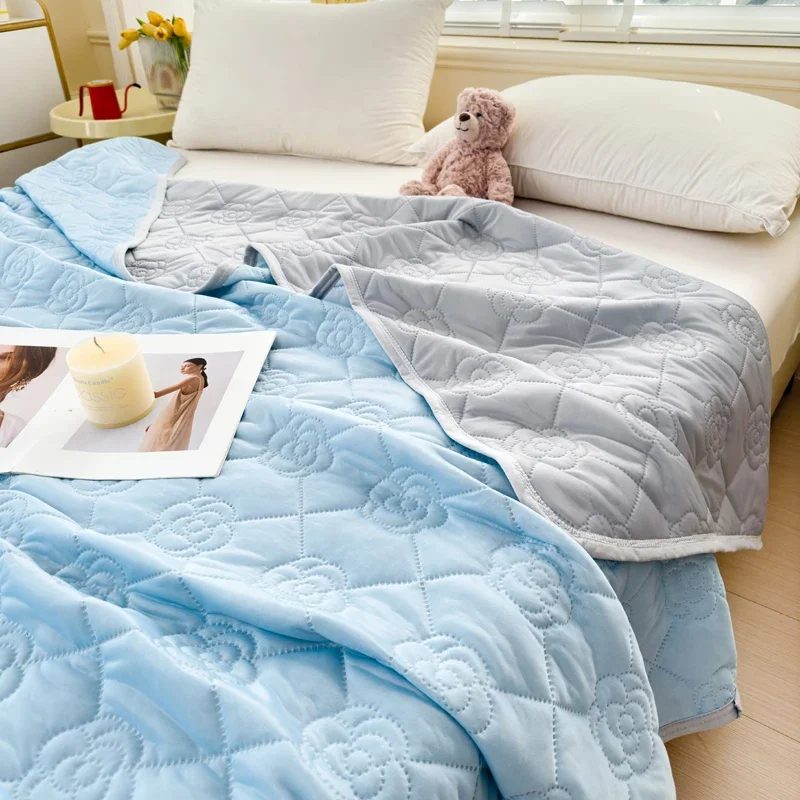 Natura Soft Cooling Comforter King Queen Breathable Cooling Blanket, Silky Smooth Summer Quilt for Night Sweats and Families
